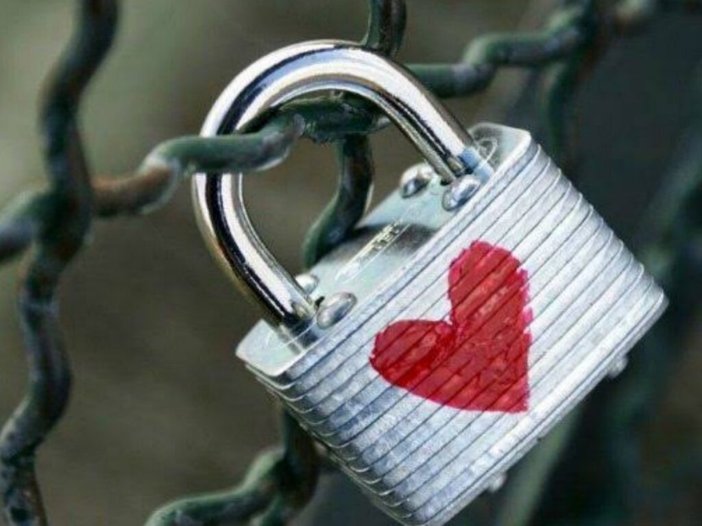 Where-can-I-find-Lock-of-Love_