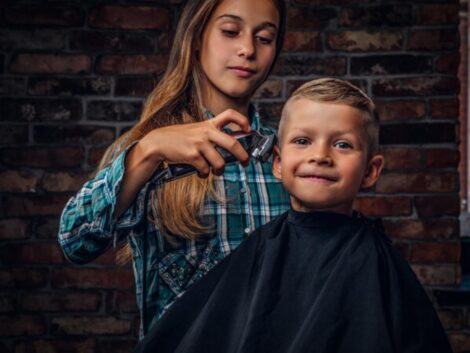 Are-there-specific-training-methods-for-hairstylists-in-dealing-with-childrens-haircut-needs