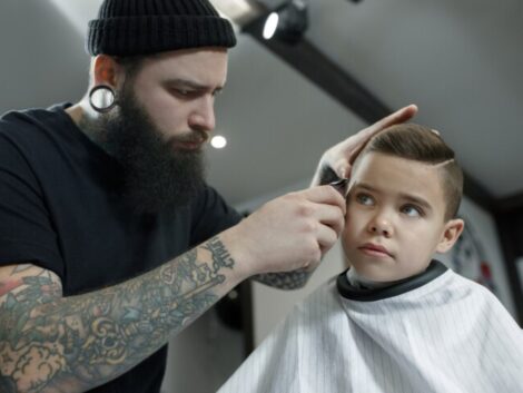 How-do-hairstylists-create-personalized-and-creative-haircut-designs-for-children