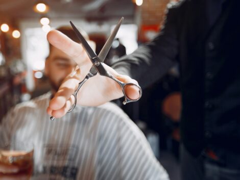 What-challenges-do-barbers-face-when-cutting-hair-in-a-gender-neutral-manner