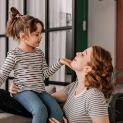 How-can-parents-give-their-toddlers-haircuts-at-home